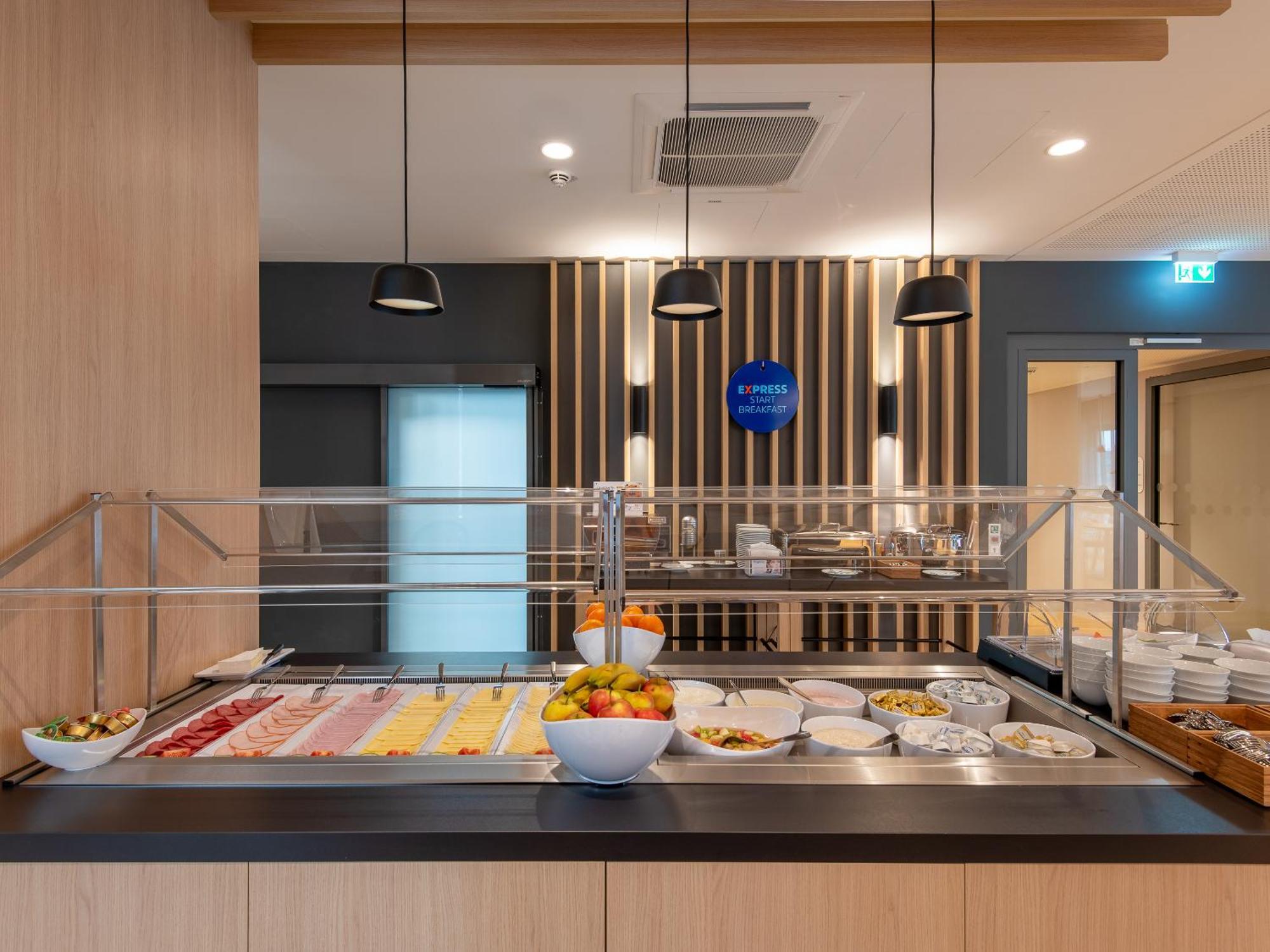 Holiday Inn Express Heilbronn By Ihg Extérieur photo